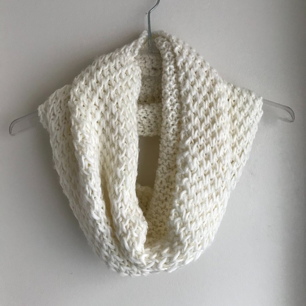 Attention Chunky Ivory White Circle Infinity Scarf